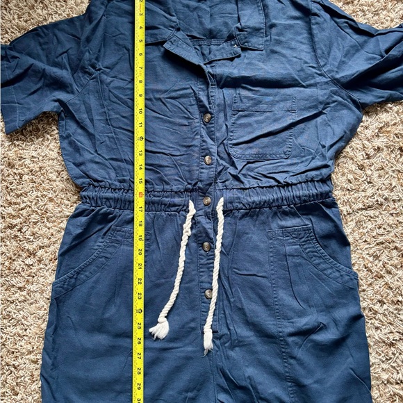 Universal Thread Blue Collared Top Size L Pockets Buttons - Picture 8 of 13